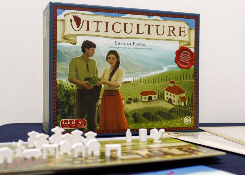 Коробка с игрой Viticulture